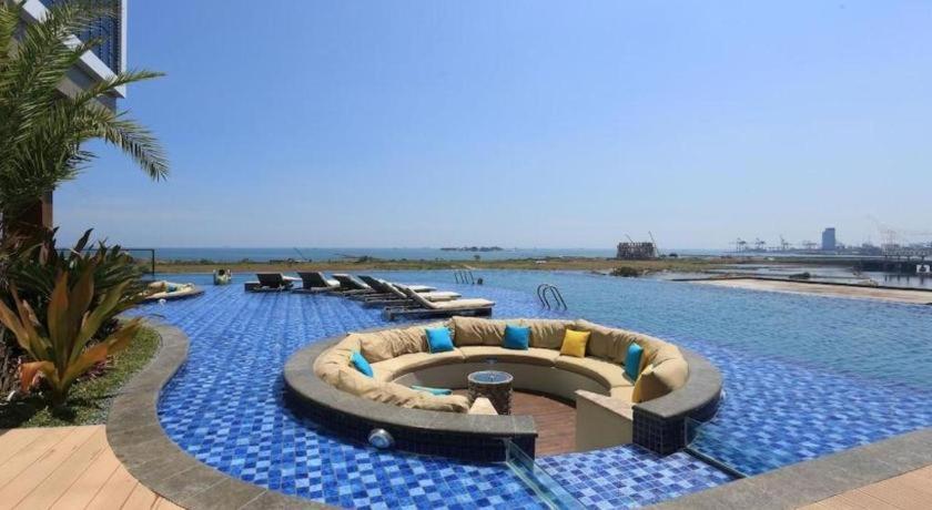 Hotel The Rinra Macasar Exterior foto