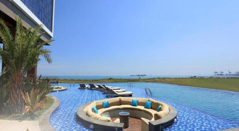 Hotel The Rinra Macasar Exterior foto