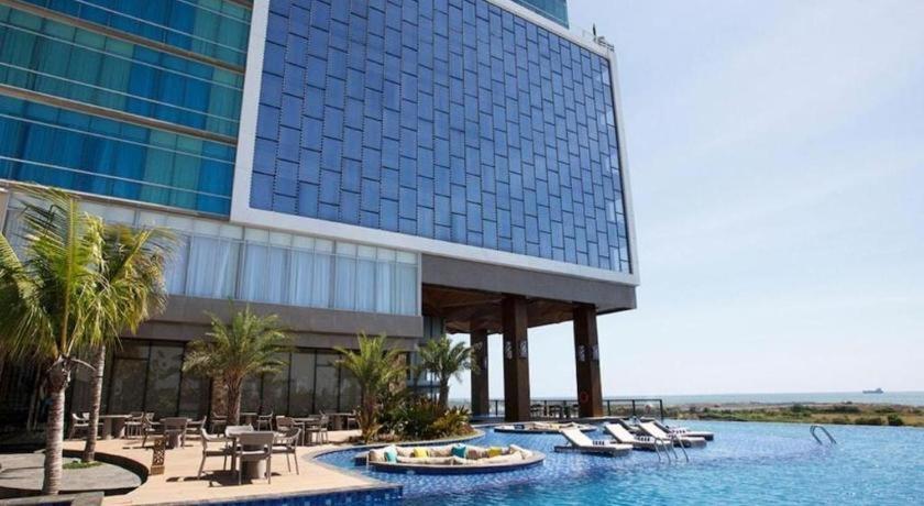 Hotel The Rinra Macasar Exterior foto